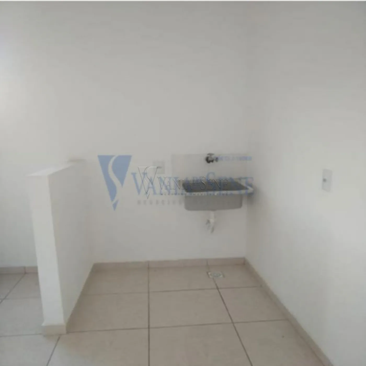 Alugar Casa / Padrão em São José dos Campos R$ 900,00 - Foto 4