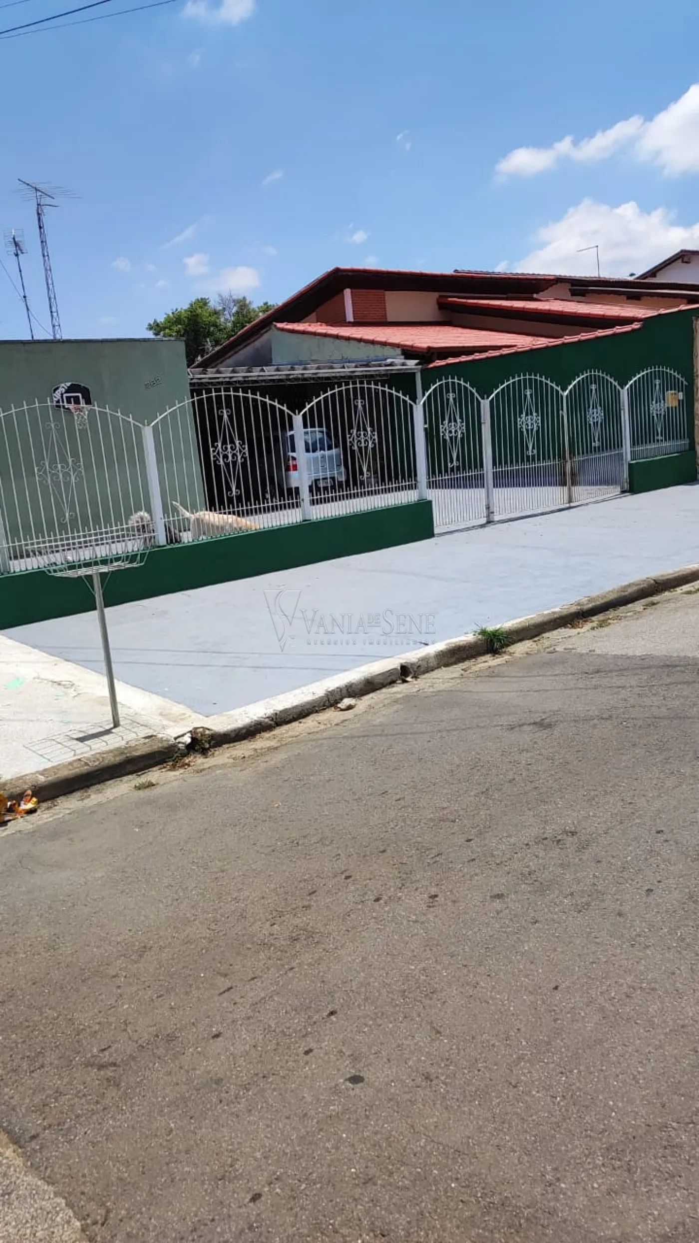 Alugar Casa / Padrão em São José dos Campos R$ 3.800,00 - Foto 1