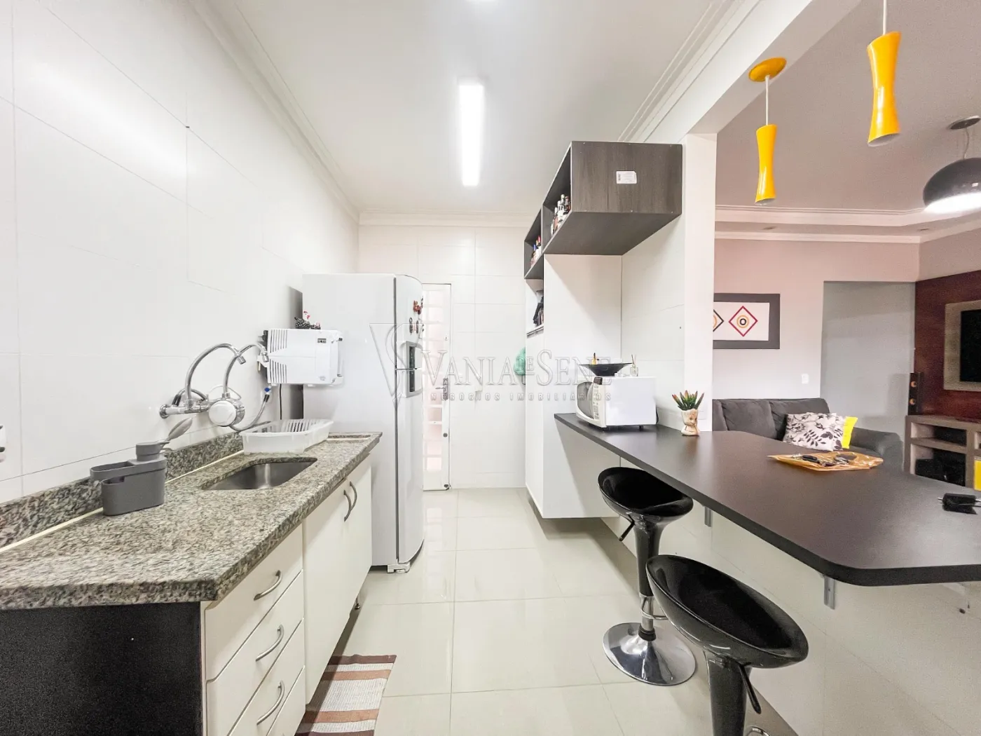 Alugar Casa / Padrão em São José dos Campos R$ 3.600,00 - Foto 2