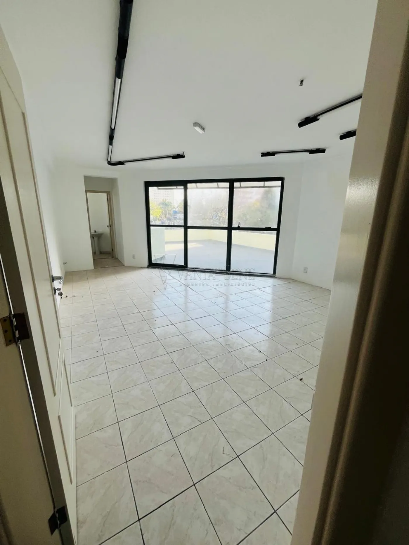 Alugar Comercial / Sala em São José dos Campos R$ 2.000,00 - Foto 4