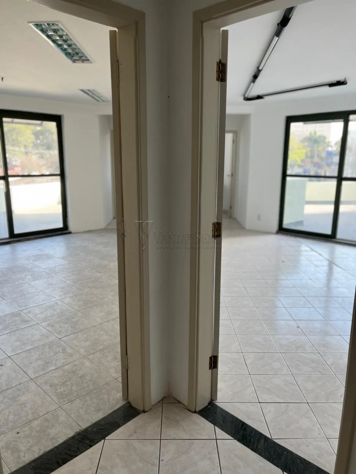 Alugar Comercial / Sala em São José dos Campos R$ 2.000,00 - Foto 5